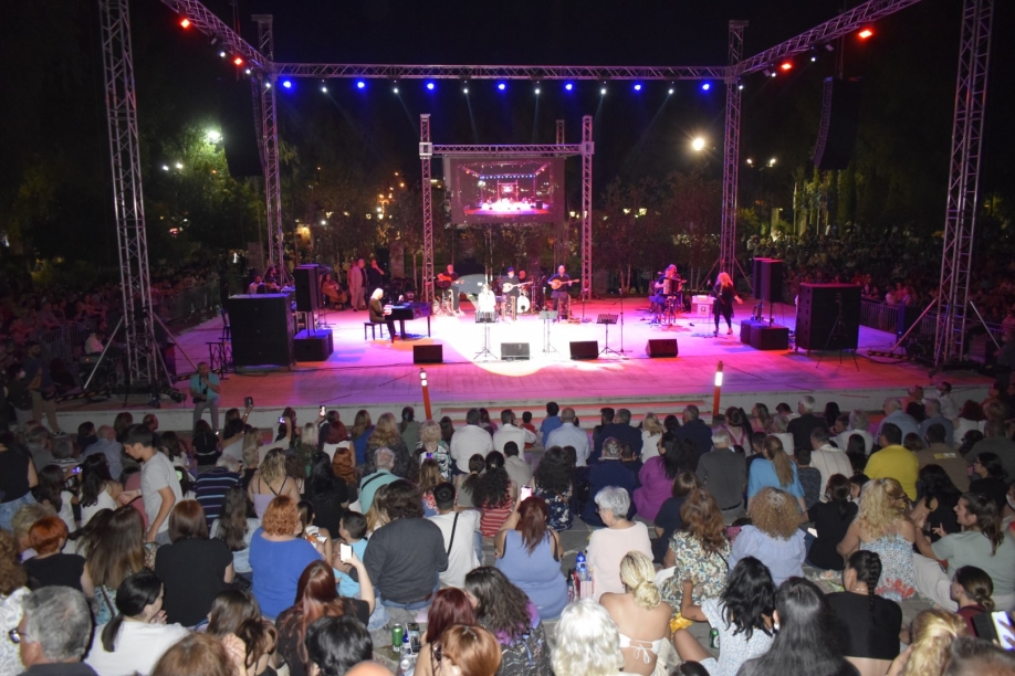 &Sigma;&upsilon;&nu;&epsilon;&chi;ί&zeta;&omicron;&nu;&tau;&alpha;&iota; &omicron;&iota; &kappa;&alpha;&lambda;&omicron;&kappa;&alpha;&iota;&rho;&iota;&nu;έ&sigmaf; &epsilon;&kappa;&delta;&eta;&lambda;ώ&sigma;&epsilon;&iota;&sigmaf; &tau;&omicron;&upsilon; &Delta;ή&mu;&omicron;&upsilon; &Pi;&epsilon;&rho;&iota;&sigma;&tau;&epsilon;&rho;ί&omicron;&upsilon;