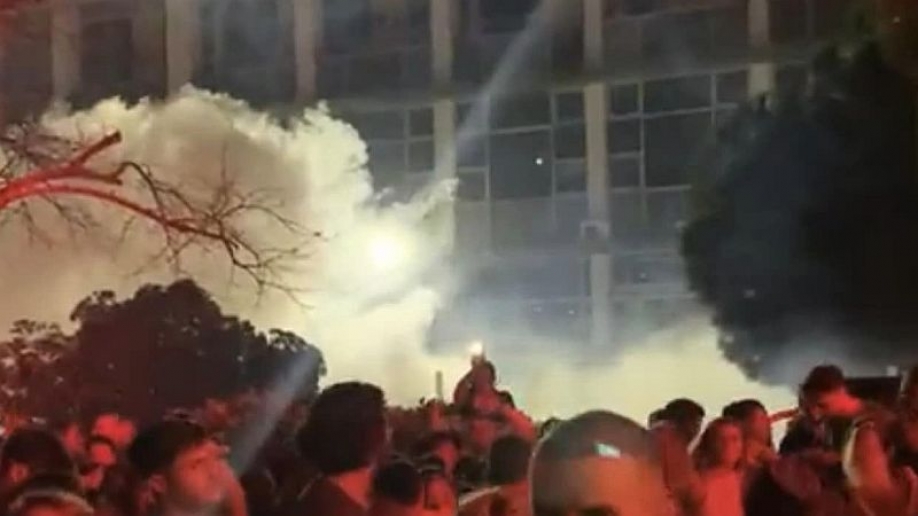 Να μην αφήσουμε μόνα τα παιδιά μας απέναντι στα ΜΑΤ