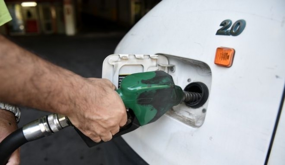 8&eta; &sigma;&tau;&omicron;&nu; &kappa;ό&sigma;&mu;&omicron; &eta; &Epsilon;&lambda;&lambda;ά&delta;&alpha; &sigma;&tau;&eta;&nu; &pi;&iota;&omicron; &alpha;&kappa;&rho;&iota;&beta;ή &beta;&epsilon;&nu;&zeta;ί&nu;&eta;! (video)