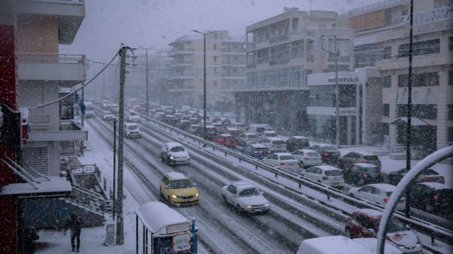 Σαρώνει η &quot;Ελπίδα&quot; - Ακίνητα τα πάντα στα βόρεια και ανατολικά - Πυκνό χιόνι κάλυψε την Αττική