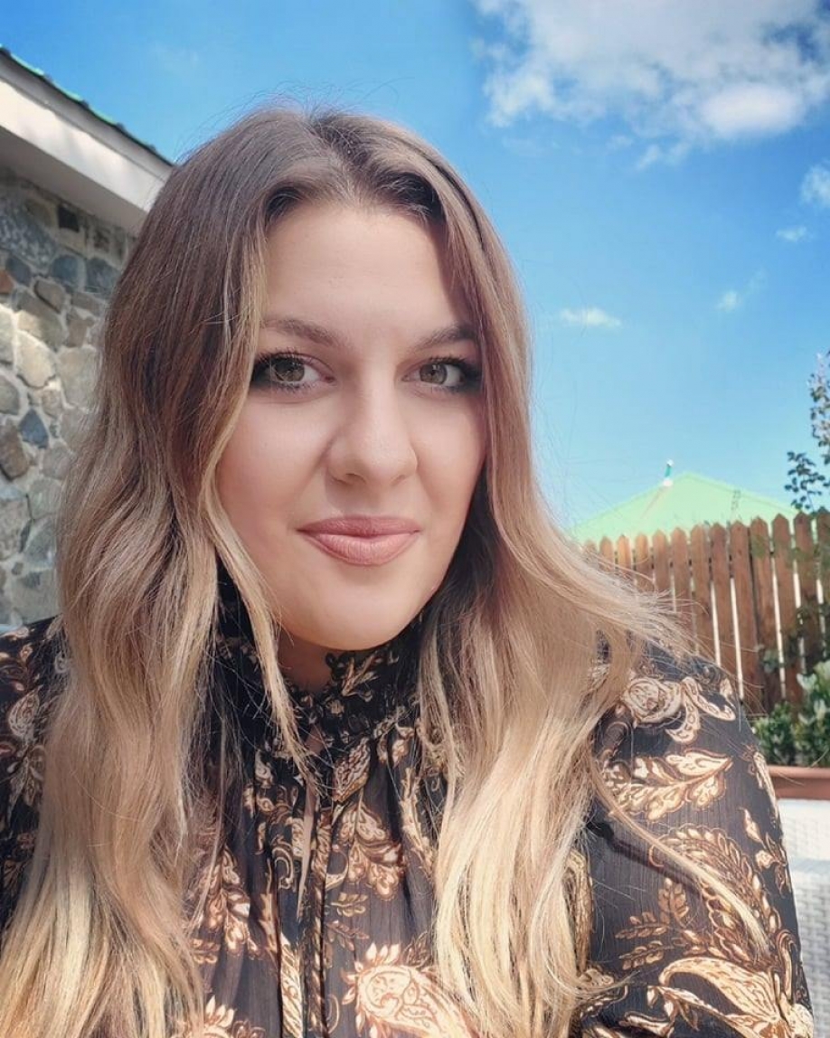 &Eta; &Mu;&Epsilon;&Rho;&Alpha; &Tau;&Omicron;&Upsilon; &Kappa;&Alpha;&Rho;&Nu;&Alpha;&Beta;&Alpha;&Lambda;&Iota;&Omicron;&Upsilon;: &Pi;&alpha;&rho;&omicron;&upsilon;&sigma;ί&alpha;&sigma;&eta; &tau;&omicron;&upsilon; &beta;&iota;&beta;&lambda;ί&omicron;&upsilon; &tau;&eta;&sigmaf; &Iota;&omega;&nu;&iota;ώ&tau;&iota;&sigma;&sigma;&alpha;&sigmaf; &sigma;&upsilon;&gamma;&gamma;&rho;&alpha;&phi;έ&alpha; &Mu;&alpha;&rho;&iota;&lambda;έ&nu;&alpha;&sigmaf; &Pi;&alpha;&pi;&pi;ά