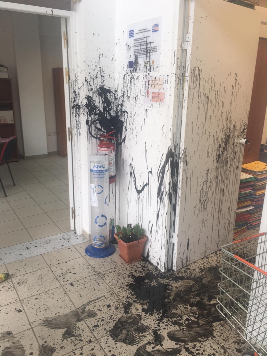 &Theta;&alpha;&nu;ά&sigma;&eta;&sigmaf; &Zeta;&omicron;ύ&tau;&sigma;&omicron;&sigmaf;: &Kappa;&alpha;&tau;&alpha;&delta;ί&kappa;&eta; &tau;&eta;&sigmaf; &beta;ί&alpha;&iota;&eta;&sigmaf; &epsilon;&pi;ί&theta;&epsilon;&sigma;&eta;&sigmaf; &sigma;&epsilon; &upsilon;&pi;&alpha;&lambda;&lambda;ή&lambda;&omicron;&upsilon;&sigmaf; &tau;&omicron;&upsilon; &Delta;ή&mu;&omicron;&upsilon; &Pi;&alpha;&lambda;&lambda;ή&nu;&eta;&sigmaf;