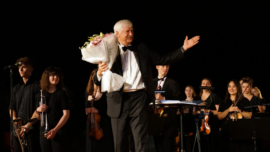 &Xi;&epsilon;&kappa;ί&nu;&eta;&sigma;&epsilon; &tau;&omicron; &Phi;&epsilon;&sigma;&tau;&iota;&beta;ά&lambda; &Rho;&epsilon;&mu;&alpha;&tau;&iota;ά&sigmaf; 2022 &tau;&omicron;&upsilon; &Delta;ή&mu;&omicron;&upsilon; &Chi;&alpha;&lambda;&alpha;&nu;&delta;&rho;ί&omicron;&upsilon;