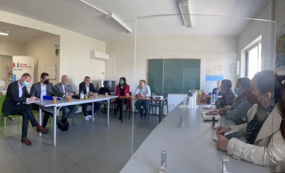 &Alpha;&nu;&tau;&iota;&pi;&rho;&omicron;&sigma;&omega;&pi;&epsilon;ί&alpha; &tau;&eta;&sigmaf; &Sigma;&lambda;&omicron;&beta;&alpha;&kappa;ί&alpha;&sigmaf; &sigma;&tau;&omicron; &Pi;&alpha;&rho;ά&rho;&tau;&eta;&mu;&alpha; &Rho;&omicron;&mu;ά &tau;&omicron;&upsilon; &Delta;ή&mu;&omicron;&upsilon; &Chi;&alpha;&lambda;&alpha;&nu;&delta;&rho;ί&omicron;&upsilon;