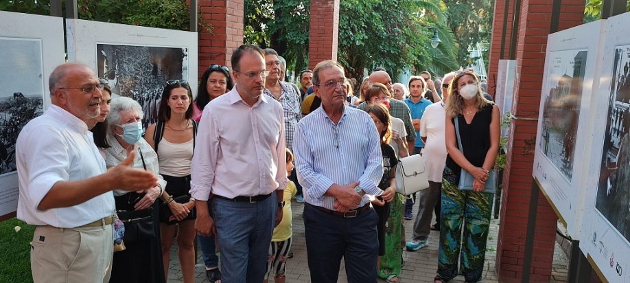 &Delta;ή&mu;&omicron;&sigmaf; &Beta;ύ&rho;&omega;&nu;&alpha;:&Epsilon;&gamma;&kappa;&alpha;&iota;&nu;&iota;ά&sigma;&tau;&eta;&kappa;&epsilon; &upsilon;&pi;&alpha;ί&theta;&rho;&iota;&alpha; έ&kappa;&theta;&epsilon;&sigma;&eta; cartes postales &gamma;&iota;&alpha; &tau;&eta; &Sigma;&mu;ύ&rho;&nu;&eta;