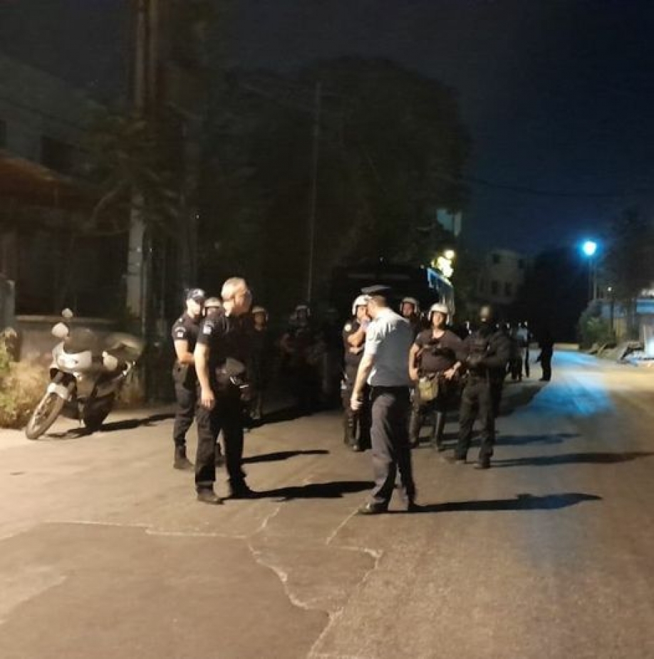 &phi;&omega;&tau;&omicron;&gamma;&rho;&alpha;&phi;ί&alpha; &alpha;&pi;ό Solidarity With Migrants