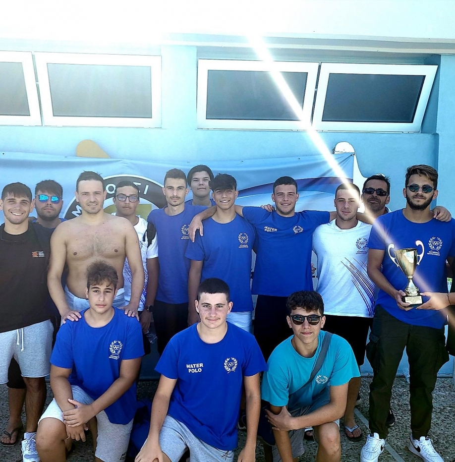 &Mu;&epsilon; &epsilon;&pi;&iota;&tau;&upsilon;&chi;ί&alpha; &delta;&iota;&epsilon;&xi;ή&chi;&theta;&eta; &tau;&omicron; 1&omicron; &Tau;&omicron;&upsilon;&rho;&nu;&omicron;&upsilon;ά &Upsilon;&delta;&alpha;&tau;&omicron;&sigma;&phi;&alpha;ί&rho;&iota;&sigma;&eta;&sigmaf; &Alpha;&nu;&delta;&rho;ώ&nu; "&Alpha;&theta;&lambda;&eta;&tau;&iota;&sigma;&mu;ό&sigmaf;: &Pi;&rho;ά&xi;&eta; &Alpha;&lambda;&lambda;&eta;&lambda;&epsilon;&gamma;&gamma;ύ&eta;&sigmaf;"