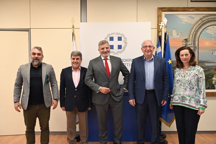 Ά&lambda;&lambda;&eta; &mu;&iota;&alpha; &sigma;&upsilon;&nu;ά&nu;&tau;&eta;&sigma;&eta; &Pi;&alpha;&tau;&omicron;ύ&lambda;&eta; - &Alpha;&mu;&pi;&alpha;&tau;&zeta;ό&gamma;&lambda;&omicron;&upsilon; &pi;&rho;&alpha;&gamma;&mu;&alpha;&tau;&omicron;&pi;&omicron;&iota;ή&theta;&eta;&kappa;&epsilon;