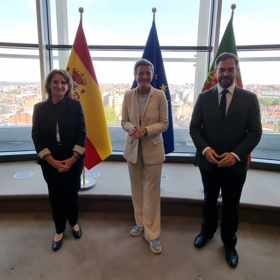 &Iota;&sigma;&pi;&alpha;&nu;ί&alpha; &kappa;&alpha;&iota; &Pi;&omicron;&rho;&tau;&omicron;&gamma;&alpha;&lambda;ί&alpha; &rho;ί&chi;&nu;&omicron;&upsilon;&nu; &sigma;&tau;&omicron; &mu;&iota;&sigma;ό &tau;&omicron;&upsilon;&sigmaf; &lambda;&omicron;&gamma;&alpha;&rho;&iota;&alpha;&sigma;&mu;&omicron;ύ&sigmaf; &tau;&omicron;&upsilon; &rho;&epsilon;ύ&mu;&alpha;&tau;&omicron;&sigmaf;