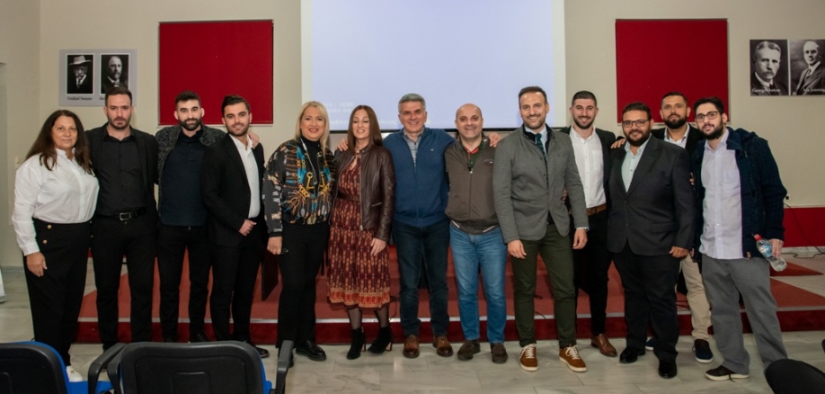 &Alpha;&pi;ό &tau;&eta;&nu; &epsilon;&kappa;&delta;ή&lambda;&omega;&sigma;&eta; &tau;&eta;&sigmaf; &pi;&alpha;&rho;ά&tau;&alpha;&xi;&eta;&sigmaf; &Mu;&alpha;&nu;&omicron;ύ&rho;&eta; &gamma;&iota;&alpha; &tau;&alpha; 100 &chi;&rho;ό&nu;&iota;&alpha; &alpha;&pi;ό &tau;&eta; &Mu;&iota;&kappa;&rho;&alpha;&sigma;&iota;&alpha;&tau;&iota;&kappa;ή &Kappa;&alpha;&tau;&alpha;&sigma;&tau;&rho;&omicron;&phi;ή