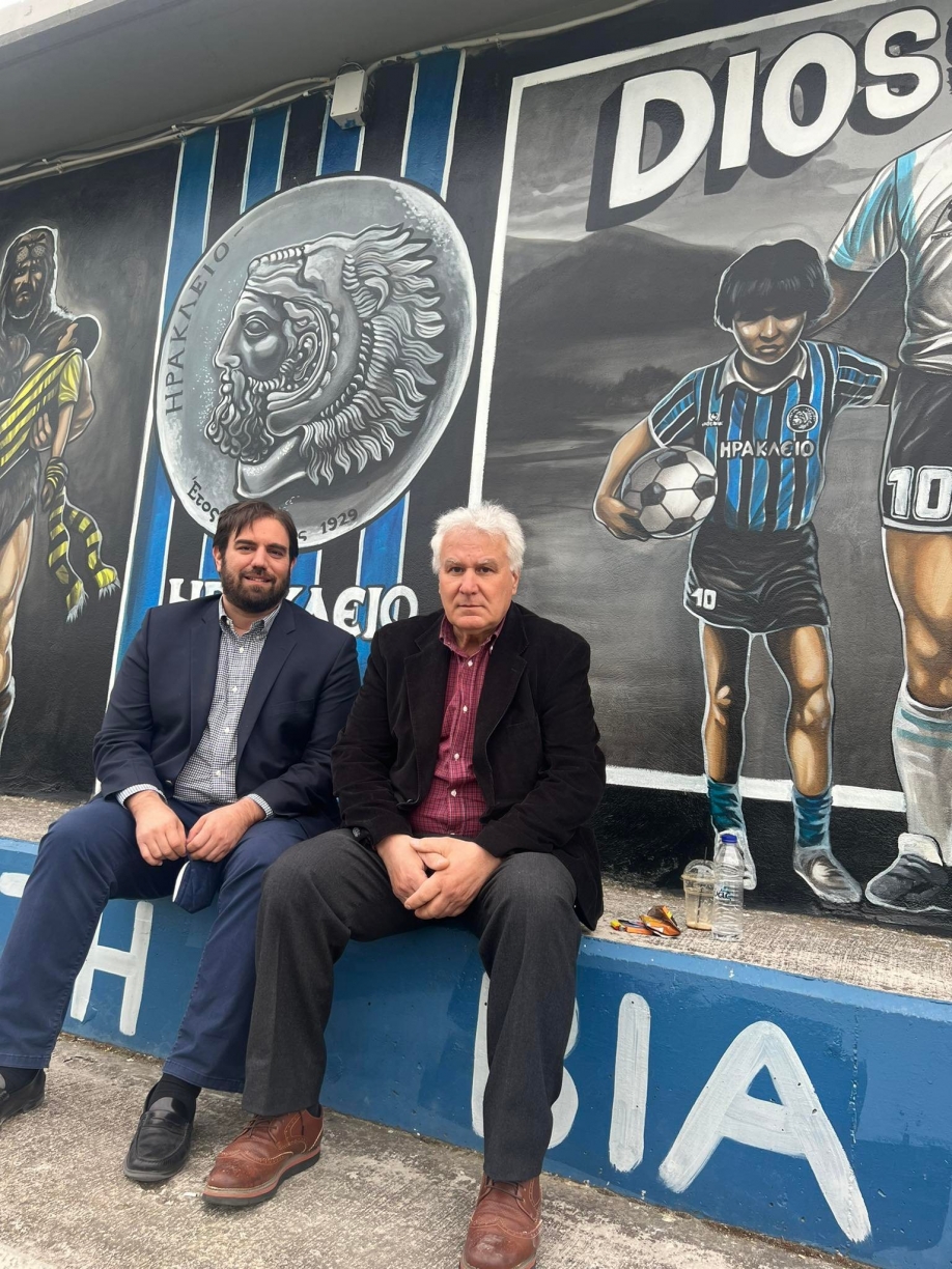 &Sigma;&tau;&omicron;&nu; &alpha;&gamma;ώ&nu;&alpha; &sigma;&tau;&eta; &mu;&nu;ή&mu;&eta; &tau;&omicron;&upsilon; Ά&lambda;&kappa;&eta; &omicron; &Gamma;. &Pi;&alpha;&pi;&alpha;&delta;&eta;&mu;&eta;&tau;&rho;ί&omicron;&upsilon;