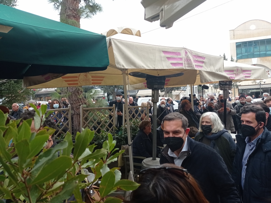 &Epsilon;&pi;ί&sigma;&kappa;&epsilon;&psi;&eta; &tau;&omicron;&upsilon; &Alpha;&lambda;έ&xi;&eta; &Tau;&sigma;ί&pi;&rho;&alpha; &sigma;&tau;&eta; &Nu;έ&alpha; &Iota;&omega;&nu;ί&alpha; (video)