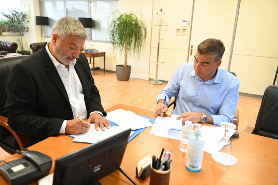 &Mu;&epsilon; &chi;&rho;&eta;&mu;&alpha;&tau;&omicron;&delta;ό&tau;&eta;&sigma;&eta; &alpha;&pi;ό &tau;&eta;&nu; &Pi;&epsilon;&rho;&iota;&phi;έ&rho;&epsilon;&iota;&alpha; &Alpha;&tau;&tau;&iota;&kappa;ή&sigmaf;, &eta; &alpha;&nu;ά&pi;&lambda;&alpha;&sigma;&eta; &tau;&eta;&sigmaf; &Pi;&lambda;&alpha;&tau;&epsilon;ί&alpha;&sigmaf; &Mu;&epsilon;&sigma;&omicron;&lambda;&omicron;&gamma;&gamma;ί&omicron;&upsilon; &sigma;&tau;&omicron; &Delta;ή&mu;&omicron; &Epsilon;&lambda;&lambda;&eta;&nu;&iota;&kappa;&omicron;ύ - &Alpha;&rho;&gamma;&upsilon;&rho;&omicron;ύ&pi;&omicron;&lambda;&eta;&sigmaf;