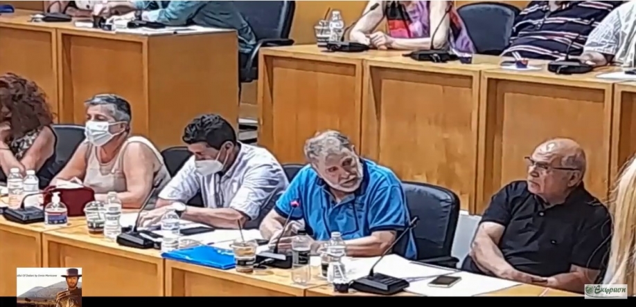 &Tau;&iota; έ&kappa;&alpha;&nu;&epsilon; &eta; &delta;&eta;&mu;&omicron;&tau;&iota;&kappa;ή &alpha;&sigma;&tau;&upsilon;&nu;&omicron;&mu;ί&alpha; &gamma;&iota;&alpha; &tau;&iota;&sigmaf; &pi;&rho;&omicron;&tau;&omicron;&mu;έ&sigmaf;; &Eta; &alpha;&pi;ά&nu;&tau;&eta;&sigma;&eta; &Kappa;&alpha;&rho;&beta;&omicron;&upsilon;&nu;&iota;ά&rho;&eta; (&beta;ί&nu;&tau;&epsilon;&omicron;)