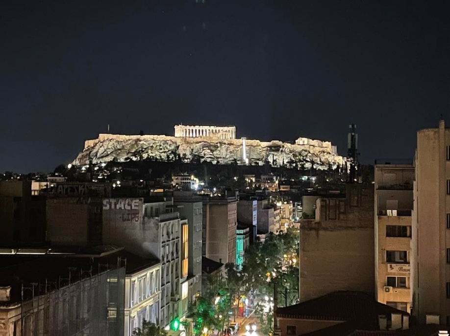 &Phi;&omega;&tau;&omicron;&gamma;&rho;&alpha;&phi;ί&epsilon;&sigmaf; &alpha;&pi;ό &Delta;έ&sigma;&pi;&omicron;&iota;&nu;&alpha; &Kappa;&omicron;&upsilon;&tau;&sigma;&omicron;ύ&mu;&pi;&alpha;