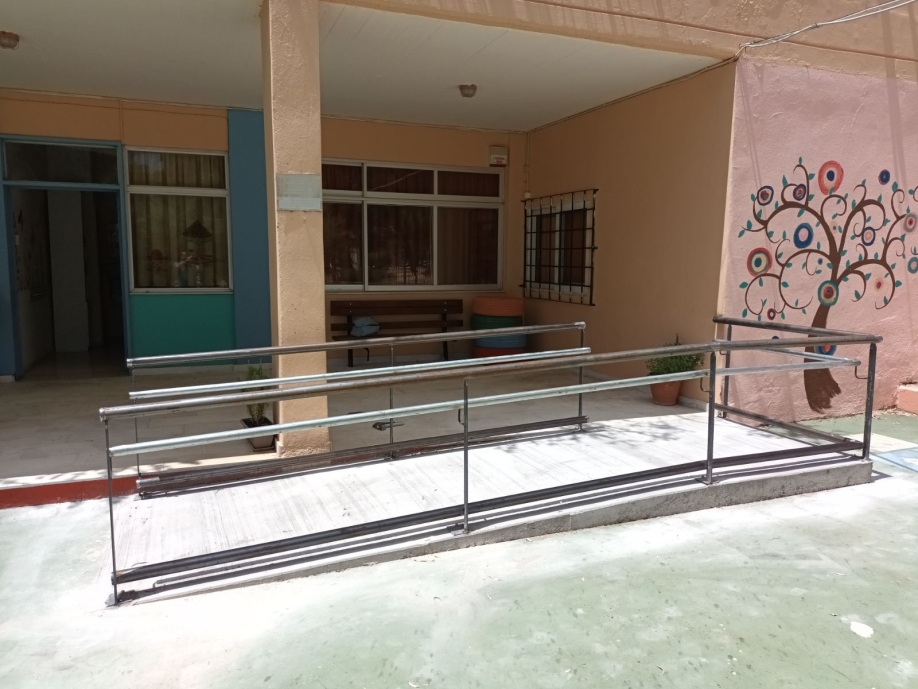 Ράμπες και χώροι υγιεινής για ΑΜΕΑ σε σχολικές μονάδες του Δήμου Λυκόβρυσης - Πεύκης