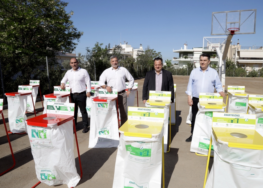 Τέσσερα νέα απορριμματοφόρα συλλογής βιοαποβλήτων και 1.177 καφέ κάδοι ειδικής ανακύκλωσης παραδόθηκαν στον Δήμο Ηλιούπολης