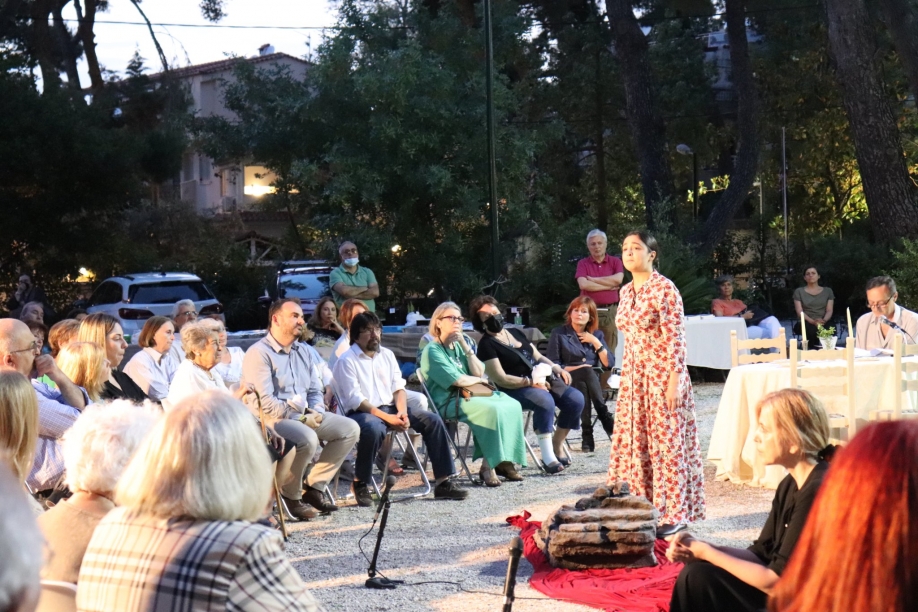 &Kappa;&omicron;&iota;&nu;&omega;&nu;ί&alpha; &Pi;&alpha;&rho;&omicron;ύ&sigma;&alpha;: &Pi;&rho;&alpha;&gamma;&mu;&alpha;&tau;&omicron;&pi;&omicron;&iota;ή&theta;&eta;&kappa;&epsilon; &eta; &epsilon;&kappa;&delta;ή&lambda;&omega;&sigma;&eta; &mu;&nu;ή&mu;&eta;&sigmaf; &kappa;&alpha;&iota; &tau;&iota;&mu;ή&sigmaf; &sigma;&tau;&omicron;&nu; &mu;&iota;&kappa;&rho;&alpha;&sigma;&iota;ά&tau;&iota;&kappa;&omicron; &epsilon;&lambda;&lambda;&eta;&nu;&iota;&sigma;&mu;ό