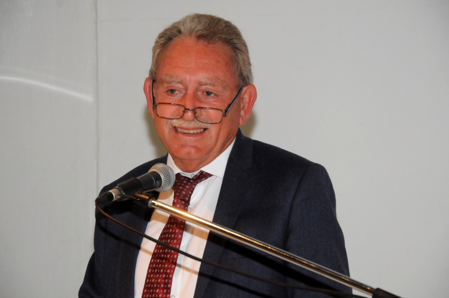 &Pi;&alpha;&rho;&omicron;&upsilon;&sigma;&iota;ά&sigma;&tau;&eta;&kappa;&epsilon; &sigma;&tau;&omicron; &Mu;&omicron;&upsilon;&sigma;&epsilon;ί&omicron; &Beta;&omicron;&rho;&rho;έ &tau;&omicron; &beta;&iota;&beta;&lambda;ί&omicron; &tau;&omicron;&upsilon; &Pi;έ&tau;&rho;&omicron;&upsilon; &Phi;&iota;&lambda;ί&pi;&pi;&omicron;&upsilon; - &Alpha;&gamma;&gamma;έ&lambda;&omicron;&upsilon;