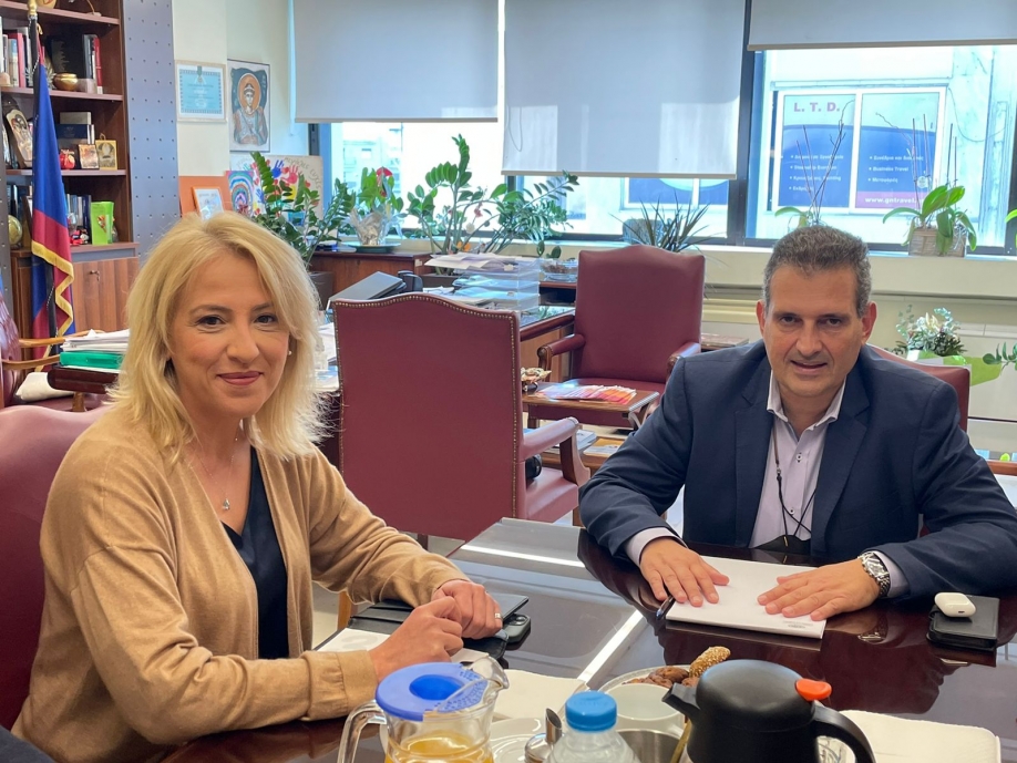 &Delta;ύ&nu;&alpha;&mu;&eta; &Zeta;&omega;ή&sigmaf;: &Epsilon;&pi;ί&sigma;&kappa;&epsilon;&psi;&eta; &tau;&eta;&sigmaf; &Rho;. &Delta;&omicron;ύ&rho;&omicron;&upsilon; &sigma;&tau;&omicron; &Delta;ή&mu;&omicron; &Kappa;&alpha;&lambda;&lambda;&iota;&theta;έ&alpha;&sigmaf; &kappa;&alpha;&iota; &sigma;&upsilon;&nu;ά&nu;&tau;&eta;&sigma;&eta; &mu;&epsilon; &tau;&omicron;&nu; &Delta;ή&mu;&alpha;&rho;&chi;&omicron; &Delta;. &Kappa;ά&rho;&nu;&alpha;&beta;&omicron;