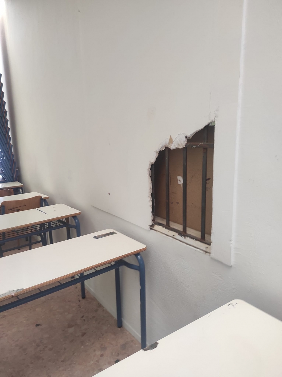 &Alpha;&nu;έ&tau;&omicron;&iota;&mu;&alpha; &tau;&alpha; &sigma;&chi;&omicron;&lambda;&epsilon;ί&alpha; &mu;&iota;&alpha; &mu;έ&rho;&alpha; &pi;&rho;&iota;&nu; &tau;&eta;&nu; έ&nu;&alpha;&rho;&xi;&eta; &tau;&eta;&sigmaf; &chi;&rho;&omicron;&nu;&iota;ά&sigmaf;,&pi;&alpha;&rho;ά &tau;&iota;&sigmaf; &delta;&iota;&alpha;&beta;&epsilon;&beta;&alpha;&iota;ώ&sigma;&epsilon;&iota;&sigmaf; &tau;&omicron;&upsilon; &Delta;ή&mu;&omicron;&upsilon; &Mu;&epsilon;&tau;&alpha;&mu;ό&rho;&phi;&omega;&sigma;&eta;&sigmaf;