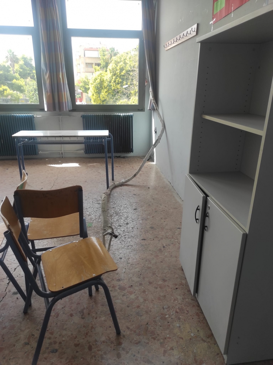 &Alpha;&nu;έ&tau;&omicron;&iota;&mu;&alpha; &tau;&alpha; &sigma;&chi;&omicron;&lambda;&epsilon;ί&alpha; &mu;&iota;&alpha; &mu;έ&rho;&alpha; &pi;&rho;&iota;&nu; &tau;&eta;&nu; έ&nu;&alpha;&rho;&xi;&eta; &tau;&eta;&sigmaf; &chi;&rho;&omicron;&nu;&iota;ά&sigmaf;,&pi;&alpha;&rho;ά &tau;&iota;&sigmaf; &delta;&iota;&alpha;&beta;&epsilon;&beta;&alpha;&iota;ώ&sigma;&epsilon;&iota;&sigmaf; &tau;&omicron;&upsilon; &Delta;ή&mu;&omicron;&upsilon; &Mu;&epsilon;&tau;&alpha;&mu;ό&rho;&phi;&omega;&sigma;&eta;&sigmaf;