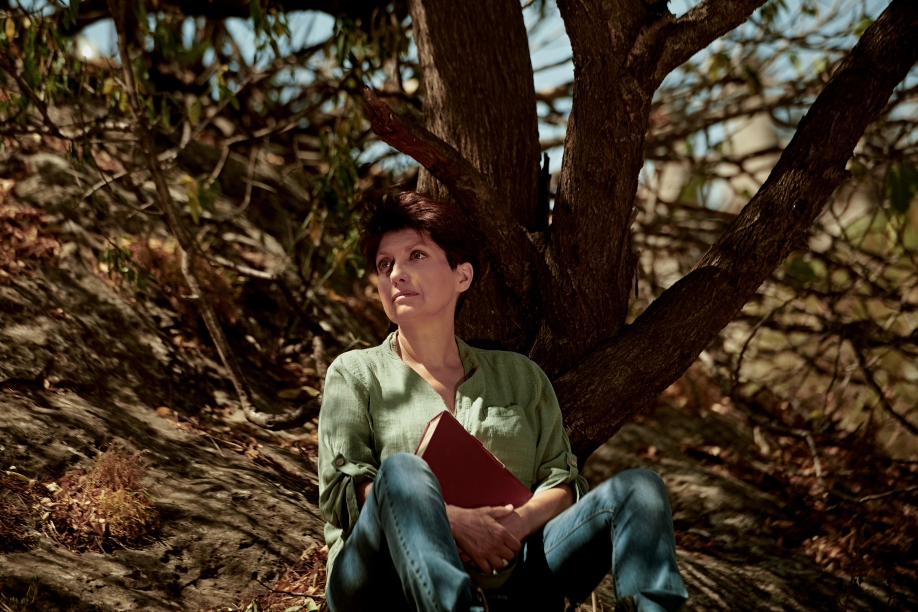 &Eta; &pi;&alpha;&rho;ά&sigma;&tau;&alpha;&sigma;&eta; &ldquo;&Tau;&alpha; Ό&rho;&iota;&alpha;&rdquo; &sigma;&tau;&omicron; &theta;έ&alpha;&tau;&rho;&omicron; &laquo;&Mu;&omicron;&nu;&tau;έ&rho;&nu;&omicron;&iota; &Kappa;&alpha;&iota;&rho;&omicron;ί&raquo;