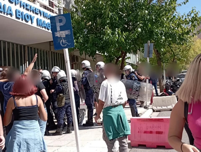 &Phi;&omega;&tau;&omicron;&gamma;&rho;&alpha;&phi;ί&alpha; &alpha;&pi;ό Granma &Alpha;&nu;&epsilon;&xi;ά&rho;&tau;&eta;&tau;&eta; &Alpha;&rho;&iota;&sigma;&tau;&epsilon;&rho;ή &Pi;&alpha;&rho;έ&mu;&beta;&alpha;&sigma;&eta;|||