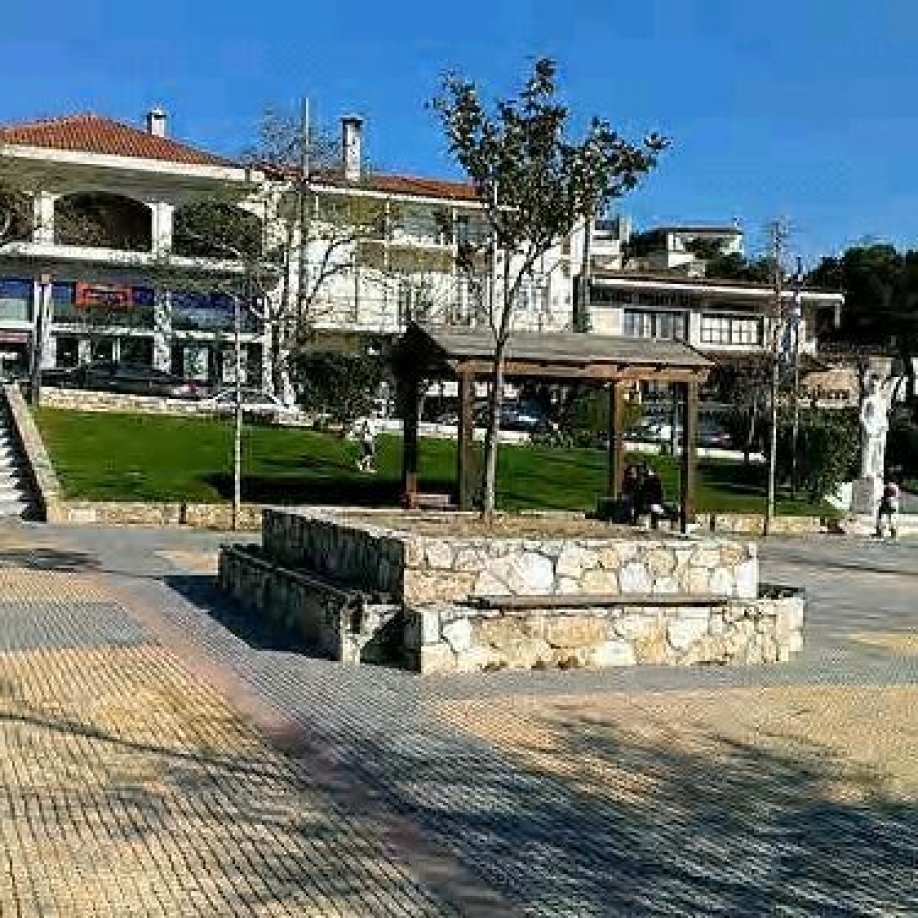 &Gamma;&iota;&alpha; &mu;&iota;&alpha; &alpha;&xi;&iota;&omicron;&beta;ί&omega;&tau;&eta; &pi;ό&lambda;&eta;