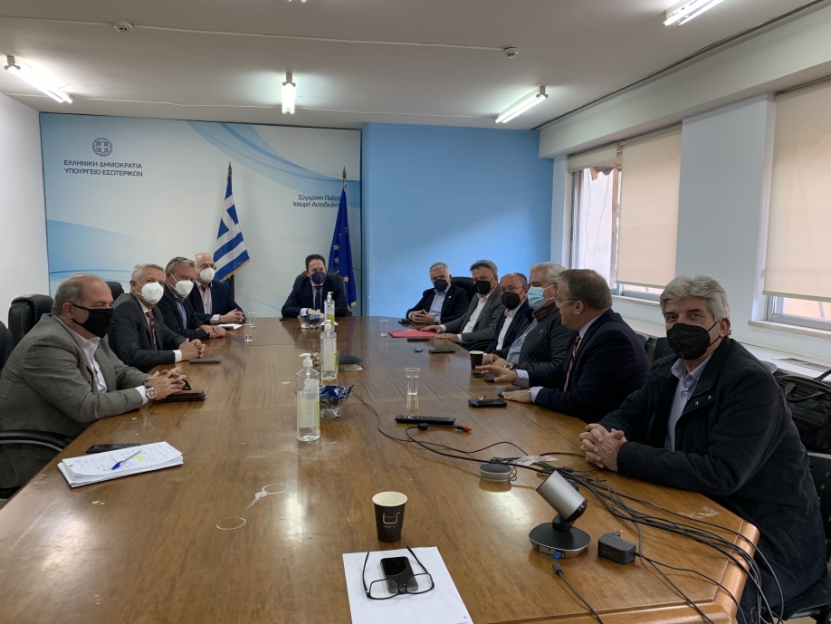 &Sigma;&upsilon;&nu;ά&nu;&tau;&eta;&sigma;&eta; &delta;&eta;&mu;ά&rho;&chi;&omega;&nu; &tau;&eta;&sigmaf; &Alpha;&nu;&alpha;&tau;&omicron;&lambda;&iota;&kappa;ή&sigmaf; &Alpha;&tau;&tau;&iota;&kappa;ή&sigmaf; &mu;&epsilon; &tau;&omicron;&nu; &Sigma;&tau;έ&lambda;&iota;&omicron; &Pi;έ&tau;&sigma;&alpha;