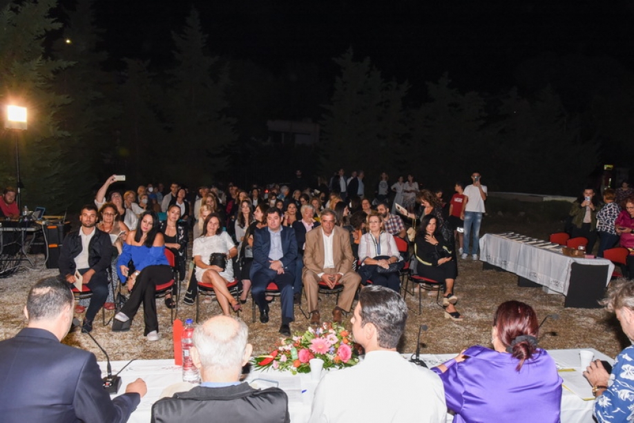 &Pi;&alpha;&rho;&omicron;&upsilon;&sigma;ί&alpha;&sigma;&eta; &tau;&eta;&sigmaf; &pi;&omicron;&iota;&eta;&tau;&iota;&kappa;ή&sigmaf; &sigma;&upsilon;&lambda;&lambda;&omicron;&gamma;ή&sigmaf; &tau;&omicron;&upsilon; &Lambda;&epsilon;&upsilon;&tau;έ&rho;&eta; &Zeta;&alpha;&mu;&pi;&epsilon;&tau;ά&kappa;&eta;