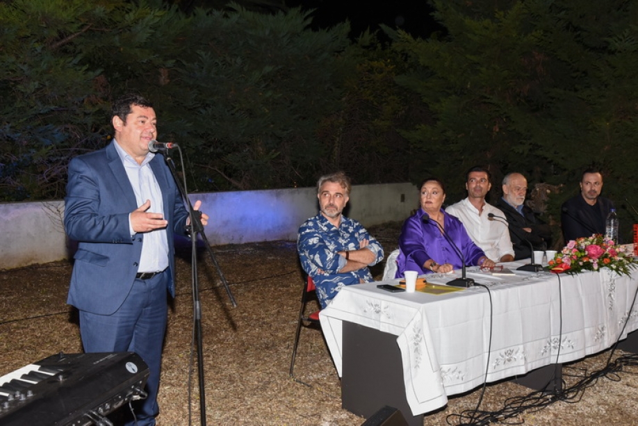 &Pi;&alpha;&rho;&omicron;&upsilon;&sigma;ί&alpha;&sigma;&eta; &tau;&eta;&sigmaf; &pi;&omicron;&iota;&eta;&tau;&iota;&kappa;ή&sigmaf; &sigma;&upsilon;&lambda;&lambda;&omicron;&gamma;ή&sigmaf; &tau;&omicron;&upsilon; &Lambda;&epsilon;&upsilon;&tau;έ&rho;&eta; &Zeta;&alpha;&mu;&pi;&epsilon;&tau;ά&kappa;&eta;