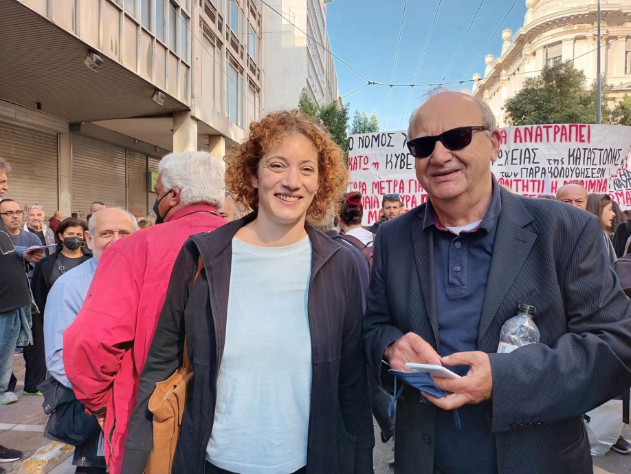 &Lambda;&alpha;ϊ&kappa;ή &Epsilon;&nu;ό&tau;&eta;&tau;&alpha; - &Alpha;&nu;&upsilon;&pi;ό&tau;&alpha;&kappa;&tau;&eta; &Alpha;&rho;&iota;&sigma;&tau;&epsilon;&rho;ά: &Omicron;&iota; &epsilon;&rho;&gamma;&alpha;&zeta;ό&mu;&epsilon;&nu;&omicron;&iota; &mu;&epsilon; &tau;&eta;&nu; &mu;&alpha;&zeta;&iota;&kappa;ή &tau;&omicron;&upsilon;&sigmaf; &sigma;&upsilon;&mu;&mu;&epsilon;&tau;&omicron;&chi;ή &sigma;&tau;&eta;&nu; &alpha;&pi;&epsilon;&rho;&gamma;ί&alpha; &kappa;&alpha;&iota; &tau;&alpha; &sigma;&upsilon;&lambda;&lambda;&alpha;&lambda;&eta;&tau;ή&rho;&iota;&alpha;, έ&delta;&omega;&sigma;&alpha;&nu; &alpha;&pi;ά&nu;&tau;&eta;&sigma;&eta; &sigma;&tau;&eta;&nu; &kappa;&upsilon;&beta;έ&rho;&nu;&eta;&sigma;&eta;