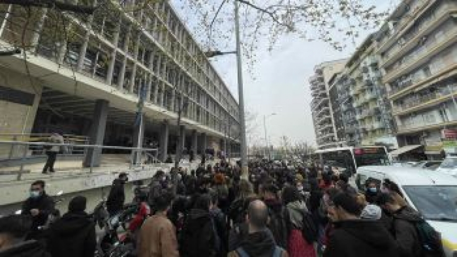 &Sigma;&upsilon;&nu;&delta;&iota;&kappa;ά&tau;&omicron; &Omicron;.&Tau;.&Alpha;. &Nu;.&Alpha;&tau;&tau;&iota;&kappa;ή&sigmaf;: &Omicron; &alpha;&upsilon;&tau;&alpha;&rho;&chi;&iota;&sigma;&mu;ό&sigmaf; &kappa;&alpha;&iota; &eta; &tau;&rho;&omicron;&mu;&omicron;&kappa;&rho;&alpha;&tau;ί&alpha; &delta;&epsilon;&nu; &theta;&alpha; &pi;&epsilon;&rho;ά&sigma;&omicron;&upsilon;&nu;