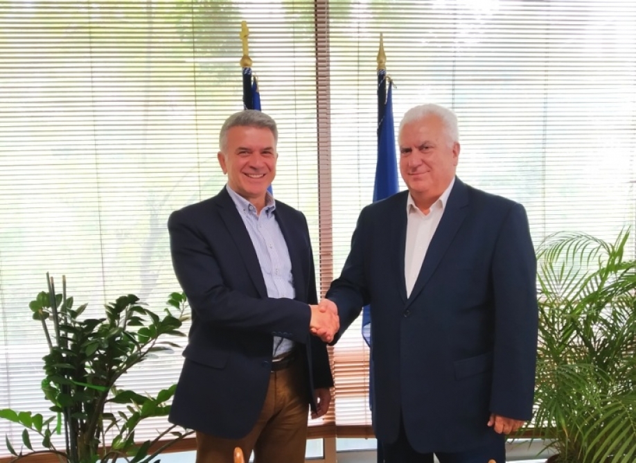 &Sigma;&epsilon; &laquo;&tau;&rho;&omicron;&chi;&iota;ά &nu;ί&kappa;&eta;&sigmaf;&raquo; &eta; &pi;&alpha;&rho;ά&tau;&alpha;&xi;&eta; &Mu;&alpha;&nu;&omicron;ύ&rho;&eta; &ndash; &Sigma;&upsilon;&nu;&epsilon;&rho;&gamma;&alpha;&sigma;ί&alpha; &mu;&epsilon; &tau;&omicron;&nu; &Pi;&alpha;ύ&lambda;&omicron; &Rho;&alpha;&beta;ά&nu;&eta;