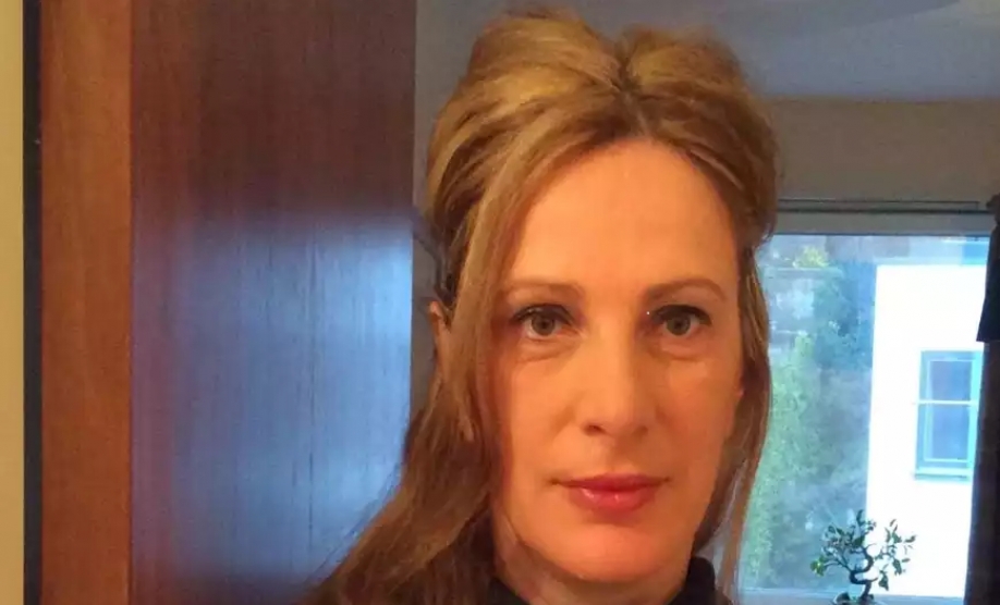 &Kappa;&omega;&nu;&sigma;&tau;&alpha;&nu;&tau;ί&nu;&alpha; &Delta;&epsilon;&rho;&beta;ί&sigma;&eta;: &Pi;έ&theta;&alpha;&nu;&epsilon; &eta; &delta;&eta;&mu;&omicron;&sigma;&iota;&omicron;&gamma;&rho;ά&phi;&omicron;&sigmaf; &tau;&eta;&sigmaf; &Epsilon;&Rho;&Tau;