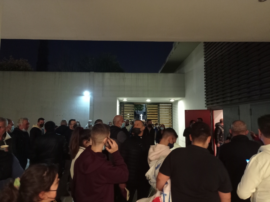 &Alpha;&pi;&omicron;&mu;&alpha;&kappa;&rho;ύ&nu;&epsilon;&tau;&alpha;&iota; &tau;&omicron; &ldquo;&mu;&pi;&alpha;&lambda;ό&nu;&iota;&rdquo; &ndash; &Mu;&epsilon;&gamma;ά&lambda;&eta; ή&tau;&tau;&alpha; &gamma;&iota;&alpha; &tau;&eta; &delta;&eta;&mu;&omicron;&tau;&iota;&kappa;ή &alpha;&rho;&chi;ή &Sigma;&alpha;&rho;&alpha;&omicron;ύ&delta;&alpha;