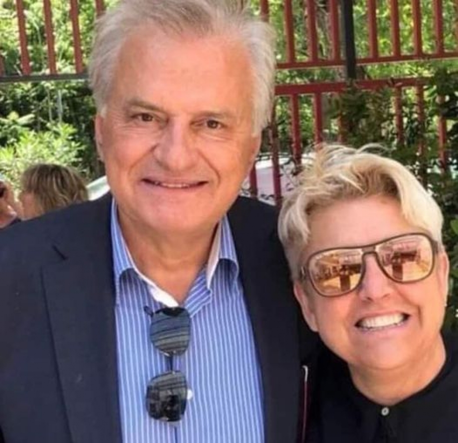 &Eta; &Pi;&eta;&nu;&epsilon;&iota;ώ &Tau;&zeta;ά&nu;&eta; - &Mu;&alpha;&nu;&delta;ή&lambda;&alpha; &sigma;&tau;&eta; "&Nu;ί&kappa;&eta; &tau;&omega;&nu; &Pi;&omicron;&lambda;&iota;&tau;ώ&nu;"