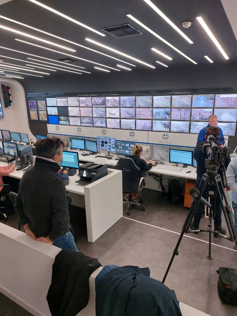 &laquo;&Alpha;&delta;&epsilon;&iota;ά&zeta;&omicron;&upsilon;&nu;&raquo; &tau;&omicron;&nu; &Gamma;. &Pi;&alpha;&tau;&omicron;ύ&lambda;&eta; &omicron;&iota; &upsilon;&pi;ά&lambda;&lambda;&eta;&lambda;&omicron;&iota; &tau;&eta;&sigmaf; &Pi;&epsilon;&rho;&iota;&phi;έ&rho;&epsilon;&iota;&alpha;&sigmaf; &ndash; &ldquo;&Eta; &mu;ό&nu;&iota;&mu;&eta; &laquo;&gamma;ύ&mu;&nu;&iota;&alpha;&raquo; &delta;&epsilon;&nu; &mu;&pi;&omicron;&rho;&epsilon;ί &nu;&alpha; &kappa;&rho;&upsilon;&phi;&tau;&epsilon;ί&rdquo;