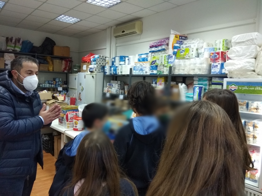 Οι μαθητές της Ελληνοαγγλικής Αγωγής παρέδωσαν προϊόντα στο Κοινωνικό Παντοπωλείο Λυκόβρυσης – Πεύκης