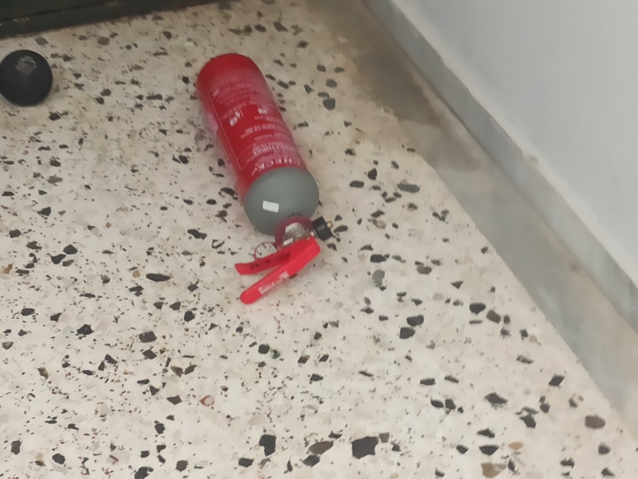 &Epsilon;&iota;&sigma;&beta;&omicron;&lambda;ή &alpha;&gamma;&nu;ώ&sigma;&tau;&omega;&nu; &kappa;&alpha;&iota; &beta;&alpha;&nu;&delta;&alpha;&lambda;&iota;&sigma;&mu;ό&sigmaf; &epsilon;&nu; ώ&rho;&alpha; &mu;&alpha;&theta;ή&mu;&alpha;&tau;&omicron;&sigmaf; &sigma;&tau;&omicron; &Lambda;ύ&kappa;&epsilon;&iota;&omicron; &Alpha;&nu;&alpha;&beta;ύ&sigma;&sigma;&omicron;&upsilon;