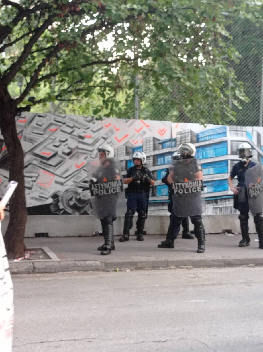 &Chi;&tau;ύ&pi;&eta;&sigma;&alpha;&nu; &kappa;&alpha;&iota; &sigma;&upsilon;&nu;έ&lambda;&alpha;&beta;&alpha;&nu; &pi;&alpha;&tau;έ&rho;&alpha; &mu;&pi;&rho;&omicron;&sigma;&tau;ά &sigma;&tau;&iota;&sigmaf; &kappa;ό&rho;&epsilon;&sigmaf; &tau;&omicron;&upsilon; &sigma;&tau;&omicron; &Lambda;ό&phi;&omicron; &Sigma;&tau;&rho;έ&phi;&eta; (video)