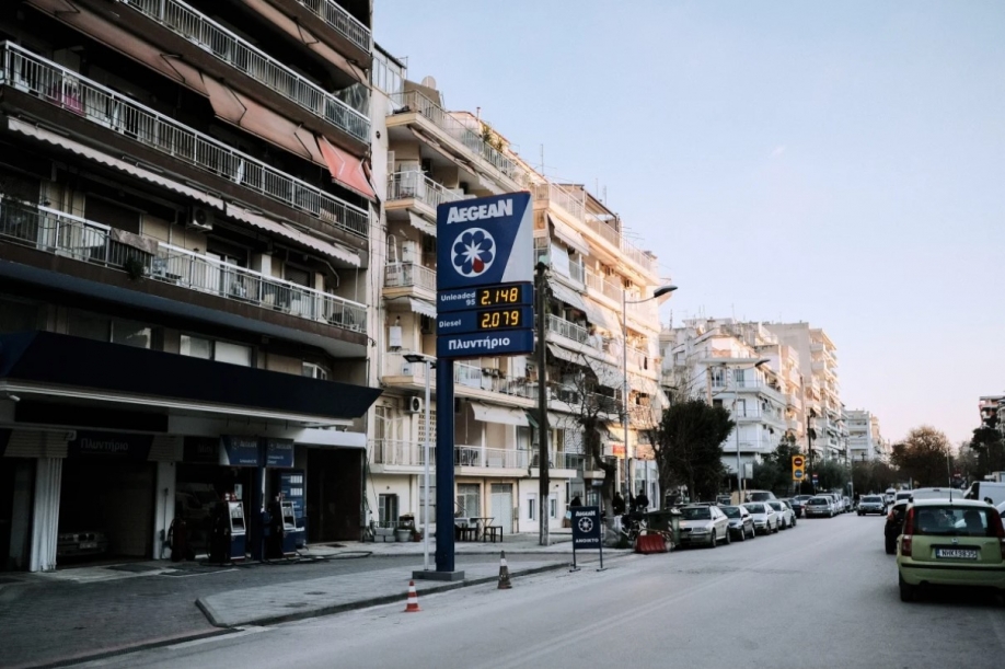 Σπάει ρεκόρ η βενζίνη: Καθημερινά ανεβαίνει 1 με 2 λεπτά – Φόβοι πως θα φτάσει στα 3 ευρώ