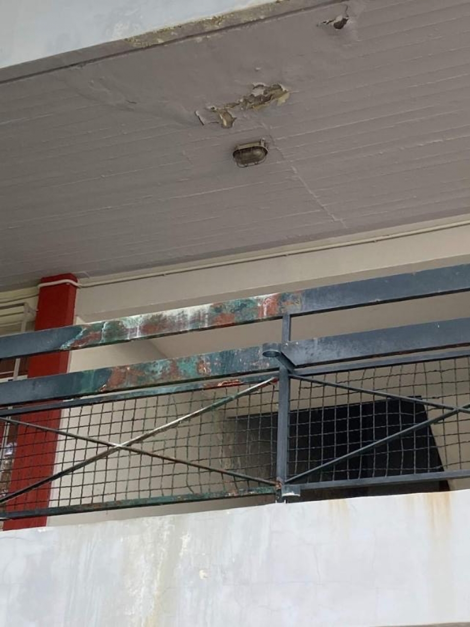 &Sigma;&epsilon; ά&sigma;&chi;&eta;&mu;&eta; &kappa;&alpha;&tau;ά&sigma;&tau;&alpha;&sigma;&eta; &tau;&omicron; 1&omicron; &delta;&eta;&mu;&omicron;&tau;&iota;&kappa;ό &sigma;&chi;&omicron;&lambda;&epsilon;ί&omicron; &Nu;. &Chi;&alpha;&lambda;&kappa;&eta;&delta;ό&nu;&alpha;&sigmaf;