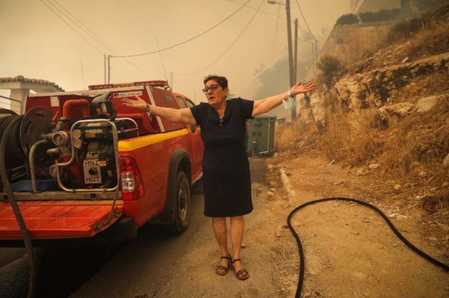 &Phi;&omega;&tau;&iota;ά &sigma;&tau;&eta; &Beta;&omicron;ύ&lambda;&alpha;: &Theta;&lambda;&iota;&beta;&epsilon;&rho;ό&sigmaf; &alpha;&pi;&omicron;&lambda;&omicron;&gamma;&iota;&sigma;&mu;ό&sigmaf; - &Kappa;ά&eta;&kappa;&alpha;&nu; 23 &sigma;&pi;ί&tau;&iota;&alpha; &kappa;&alpha;&iota; 4 &omicron;&chi;ή&mu;&alpha;&tau;&alpha; &mu;έ&chi;&rho;&iota; &tau;ώ&rho;&alpha;