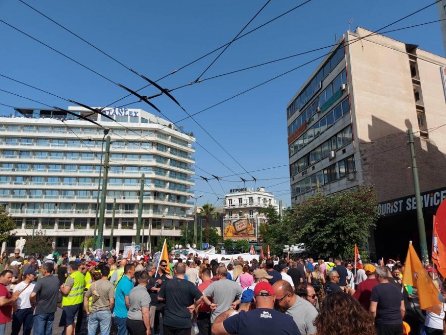 &Tau;&rho;ί&tau;&omicron; &epsilon;&rho;&gamma;&alpha;&tau;&iota;&kappa;ό &alpha;&tau;ύ&chi;&eta;&mu;&alpha; &mu;έ&sigma;&alpha; &sigma;&epsilon; &delta;έ&kappa;&alpha; &eta;&mu;έ&rho;&epsilon;&sigmaf; &kappa;&alpha;&tau;&alpha;&gamma;&gamma;έ&lambda;&lambda;&epsilon;&iota; &tau;&omicron; &Sigma;&omega;&mu;&alpha;&tau;&epsilon;ί&omicron; &Epsilon;&rho;&gamma;&alpha;&zeta;&omicron;&mu;έ&nu;&omega;&nu; &Delta;ή&mu;&omicron;&upsilon; &Beta;ύ&rho;&omega;&nu;&alpha;