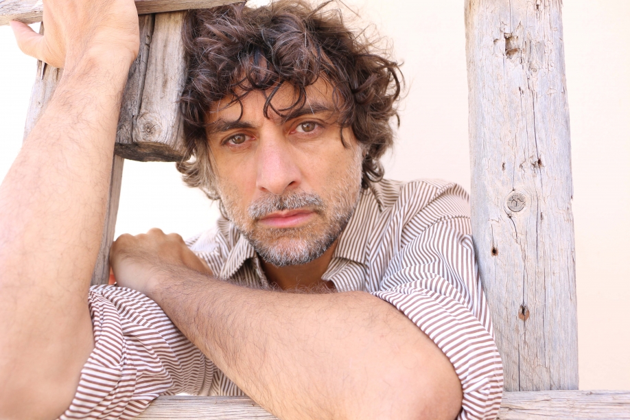 &Gamma;&iota;&alpha; 2&eta; &chi;&rho;&omicron;&nu;&iota;ά &sigma;&upsilon;&nu;&epsilon;&chi;ί&zeta;&epsilon;&tau;&alpha;&iota; &eta; &epsilon;&pi;&iota;&tau;&upsilon;&chi;ί&alpha;: "&Iota;&sigma;&tau;&omicron;&rho;ί&alpha; &epsilon;&nu;ό&sigmaf; &sigma;&kappa;ύ&lambda;&omicron;&upsilon; &pi;&omicron;&upsilon; &tau;&omicron;&nu; έ&lambda;&epsilon;&gamma;&alpha;&nu; &pi;&iota;&sigma;&tau;ό" &tau;&omicron;&upsilon; &Lambda;&omicron;ύ&iota;&sigmaf; &Sigma;&epsilon;&pi;&omicron;ύ&lambda;&beta;&epsilon;&delta;&alpha; &mu;&epsilon; &tau;&omicron;&nu; &Kappa;ώ&sigma;&tau;&alpha; &Gamma;ά&kappa;&eta;