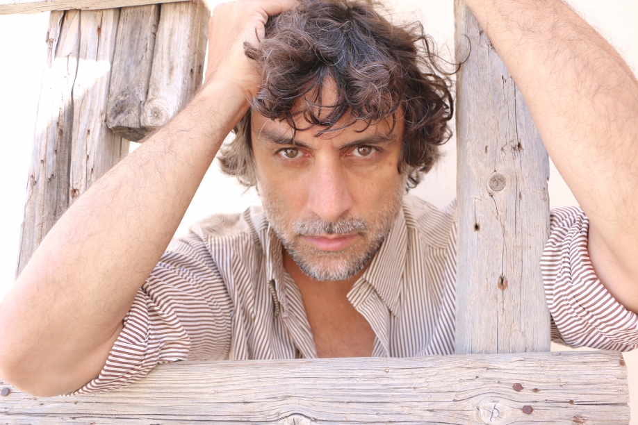 &Gamma;&iota;&alpha; 2&eta; &chi;&rho;&omicron;&nu;&iota;ά &sigma;&upsilon;&nu;&epsilon;&chi;ί&zeta;&epsilon;&tau;&alpha;&iota; &eta; &epsilon;&pi;&iota;&tau;&upsilon;&chi;ί&alpha;: "&Iota;&sigma;&tau;&omicron;&rho;ί&alpha; &epsilon;&nu;ό&sigmaf; &sigma;&kappa;ύ&lambda;&omicron;&upsilon; &pi;&omicron;&upsilon; &tau;&omicron;&nu; έ&lambda;&epsilon;&gamma;&alpha;&nu; &pi;&iota;&sigma;&tau;ό" &tau;&omicron;&upsilon; &Lambda;&omicron;ύ&iota;&sigmaf; &Sigma;&epsilon;&pi;&omicron;ύ&lambda;&beta;&epsilon;&delta;&alpha; &mu;&epsilon; &tau;&omicron;&nu; &Kappa;ώ&sigma;&tau;&alpha; &Gamma;ά&kappa;&eta;