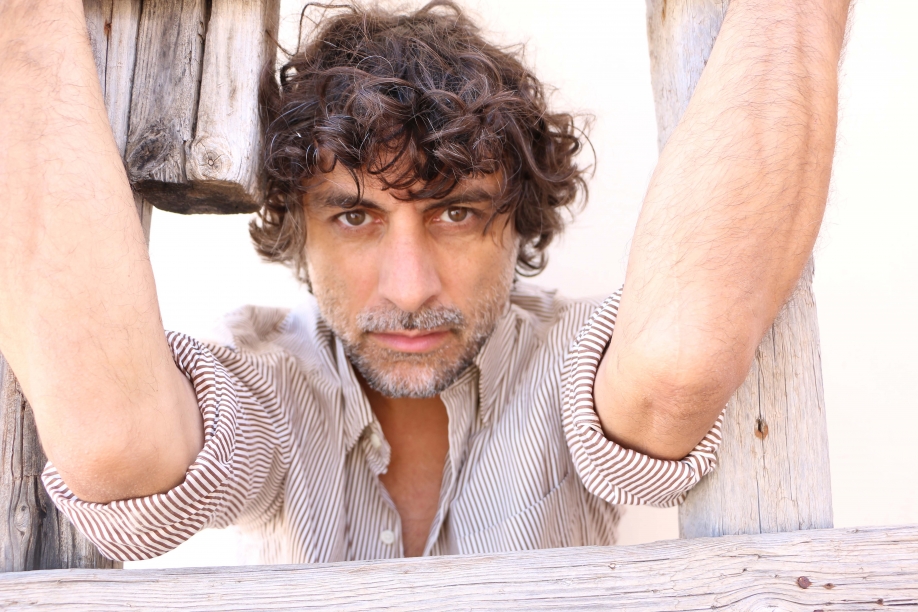 &Gamma;&iota;&alpha; 2&eta; &chi;&rho;&omicron;&nu;&iota;ά &sigma;&upsilon;&nu;&epsilon;&chi;ί&zeta;&epsilon;&tau;&alpha;&iota; &eta; &epsilon;&pi;&iota;&tau;&upsilon;&chi;ί&alpha;: "&Iota;&sigma;&tau;&omicron;&rho;ί&alpha; &epsilon;&nu;ό&sigmaf; &sigma;&kappa;ύ&lambda;&omicron;&upsilon; &pi;&omicron;&upsilon; &tau;&omicron;&nu; έ&lambda;&epsilon;&gamma;&alpha;&nu; &pi;&iota;&sigma;&tau;ό" &tau;&omicron;&upsilon; &Lambda;&omicron;ύ&iota;&sigmaf; &Sigma;&epsilon;&pi;&omicron;ύ&lambda;&beta;&epsilon;&delta;&alpha; &mu;&epsilon; &tau;&omicron;&nu; &Kappa;ώ&sigma;&tau;&alpha; &Gamma;ά&kappa;&eta;