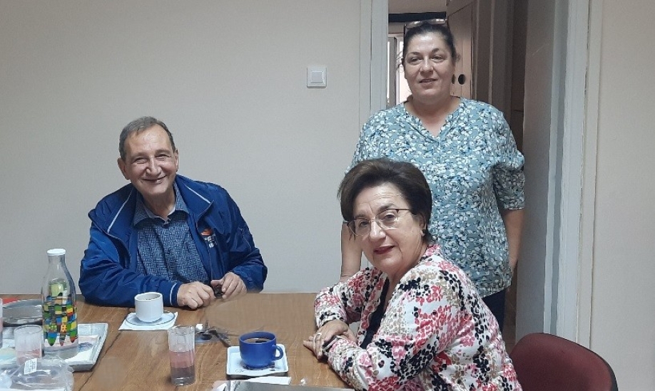 &Alpha;&nu;&alpha;&beta;&alpha;&theta;&mu;ί&zeta;&omicron;&nu;&tau;&alpha;&iota; &omicron;&iota; &epsilon;&gamma;&kappa;&alpha;&tau;&alpha;&sigma;&tau;ά&sigma;&epsilon;&iota;&sigmaf; &tau;&omicron;&upsilon; &Xi;&epsilon;&nu;ώ&nu;&alpha;, &tau;&omicron;&upsilon; &Kappa;&Alpha;&Pi;&Eta; &kappa;&alpha;&iota; &tau;&eta;&sigmaf; &Tau;&Omicron;.&Mu;.&Upsilon;. &Kappa;&alpha;&rho;έ&alpha;,&lambda;έ&epsilon;&iota; &omicron; &Delta;ή&mu;&omicron;&sigmaf; &Beta;ύ&rho;&omega;&nu;&alpha;